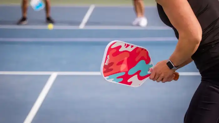 How to Hold a Pickleball Paddle?