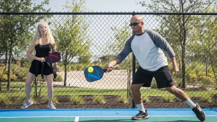 how is pickleball played
